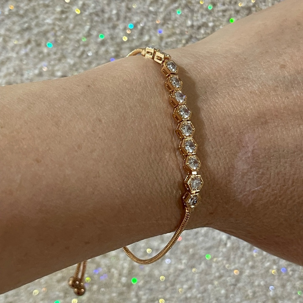 Elegant Gold Bracelet with Clear Accents - Picture 3 of 9